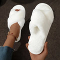 pantufas-femininas-de-pelucia-tiras-cruzadas-slides-abertas-macias-fofinhas-para-uso-em-casa-cor-02-branco-NEW
