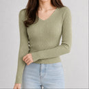 malha-feminina-decote-v-slim-blusa-trico-manga-longa-modelagem-ajustada-para-looks-elegantes-cor-06-caqui-NEW